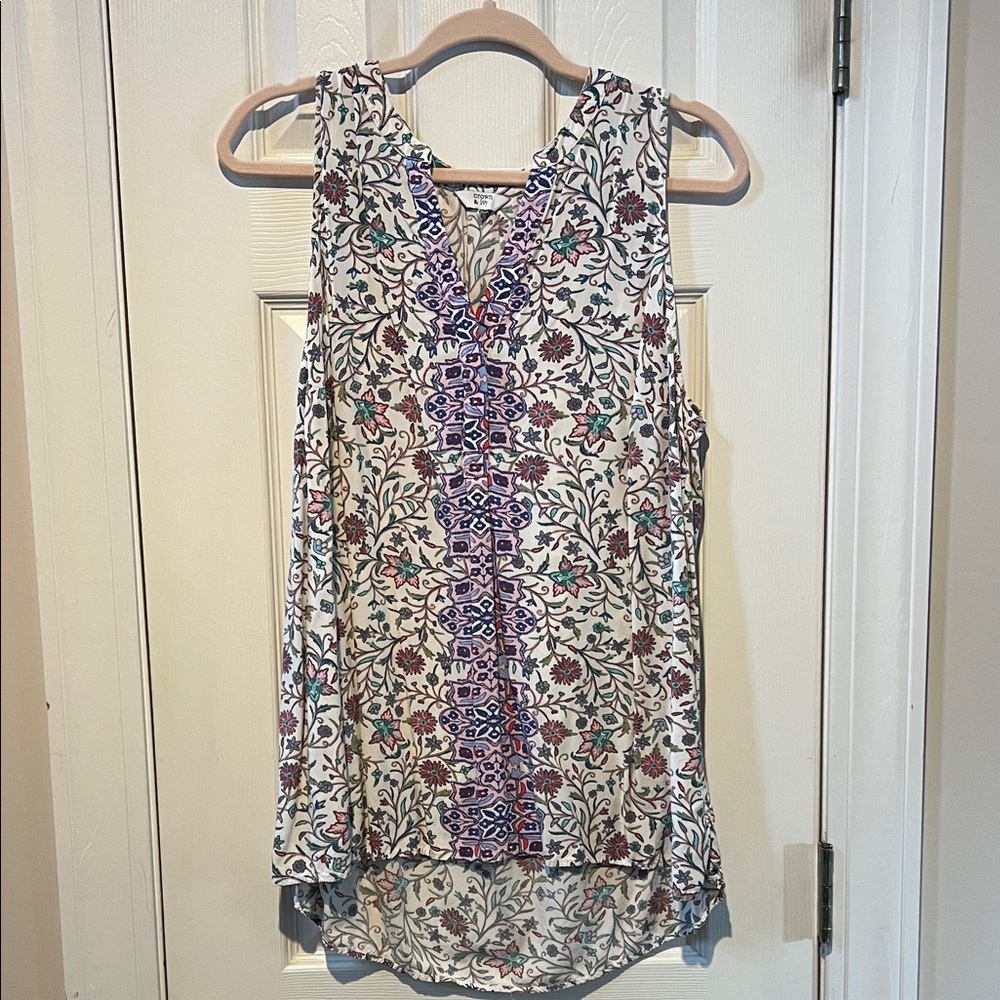 Sleeveless Floral Print V-Neck Women’s Top - Cream with Multicolor Pattern